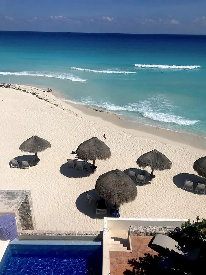 Eight Bedroom Beach House Cancún 0*,  Mexikó