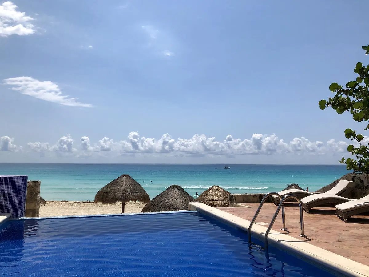 Eight Bedroom Beach House Cancún 0*,  Mexikó