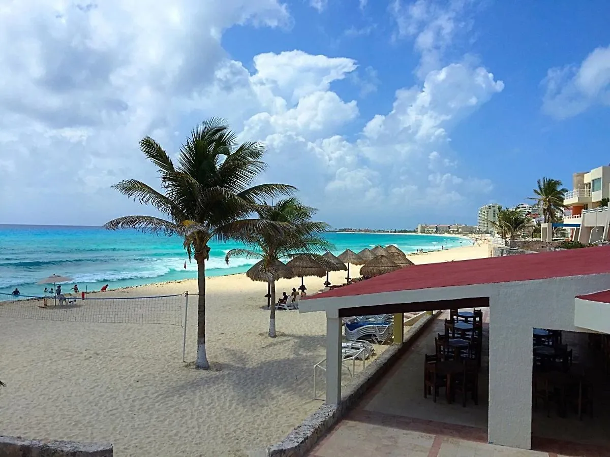 Eight Bedroom Beach House Cancún