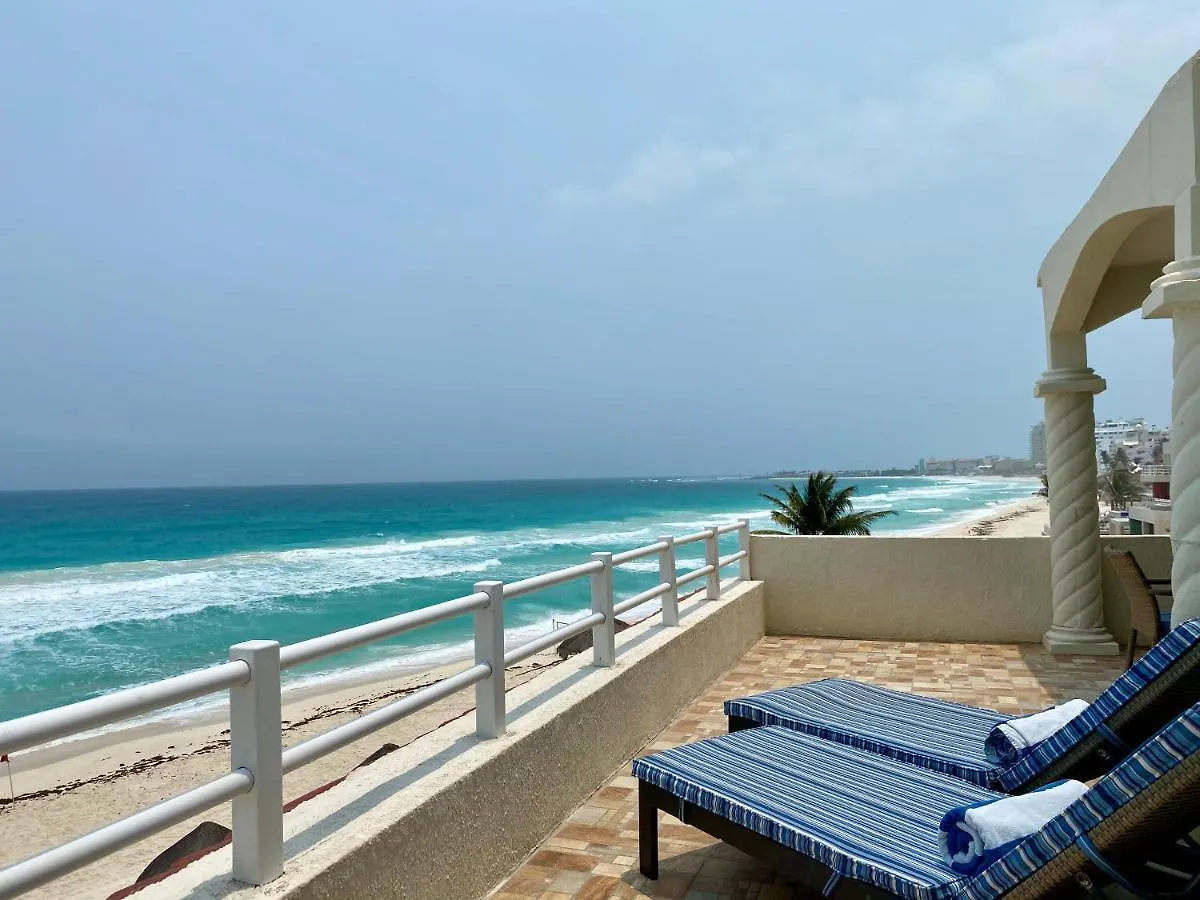 Eight Bedroom Beach House Cancún Villa