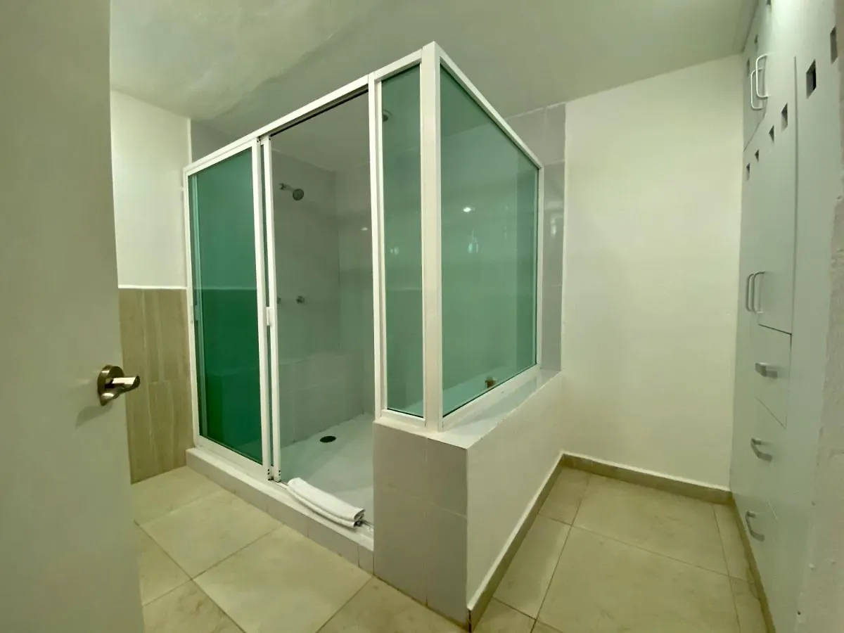 Eight Bedroom Beach House Cancún 0*,  Mexikó
