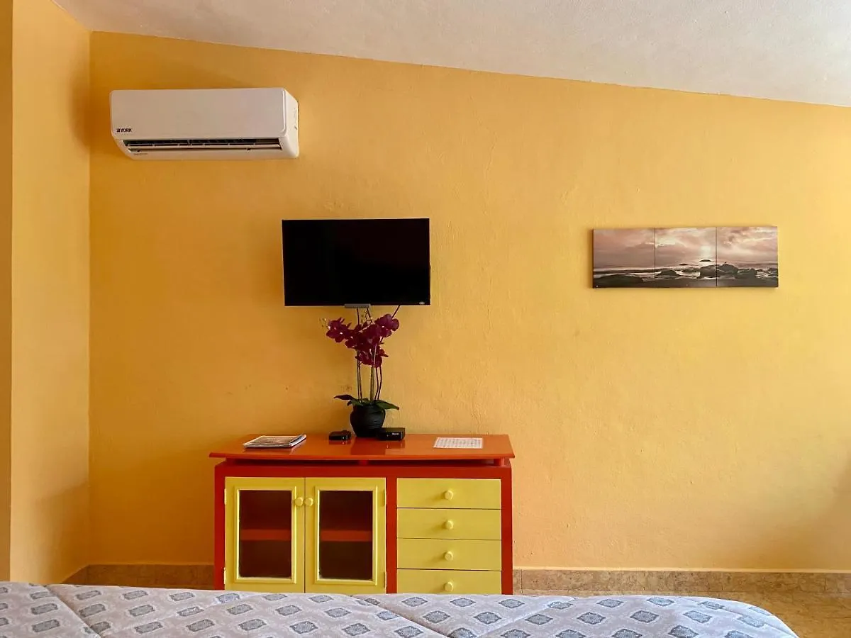 Eight Bedroom Beach House 坎昆 别墅