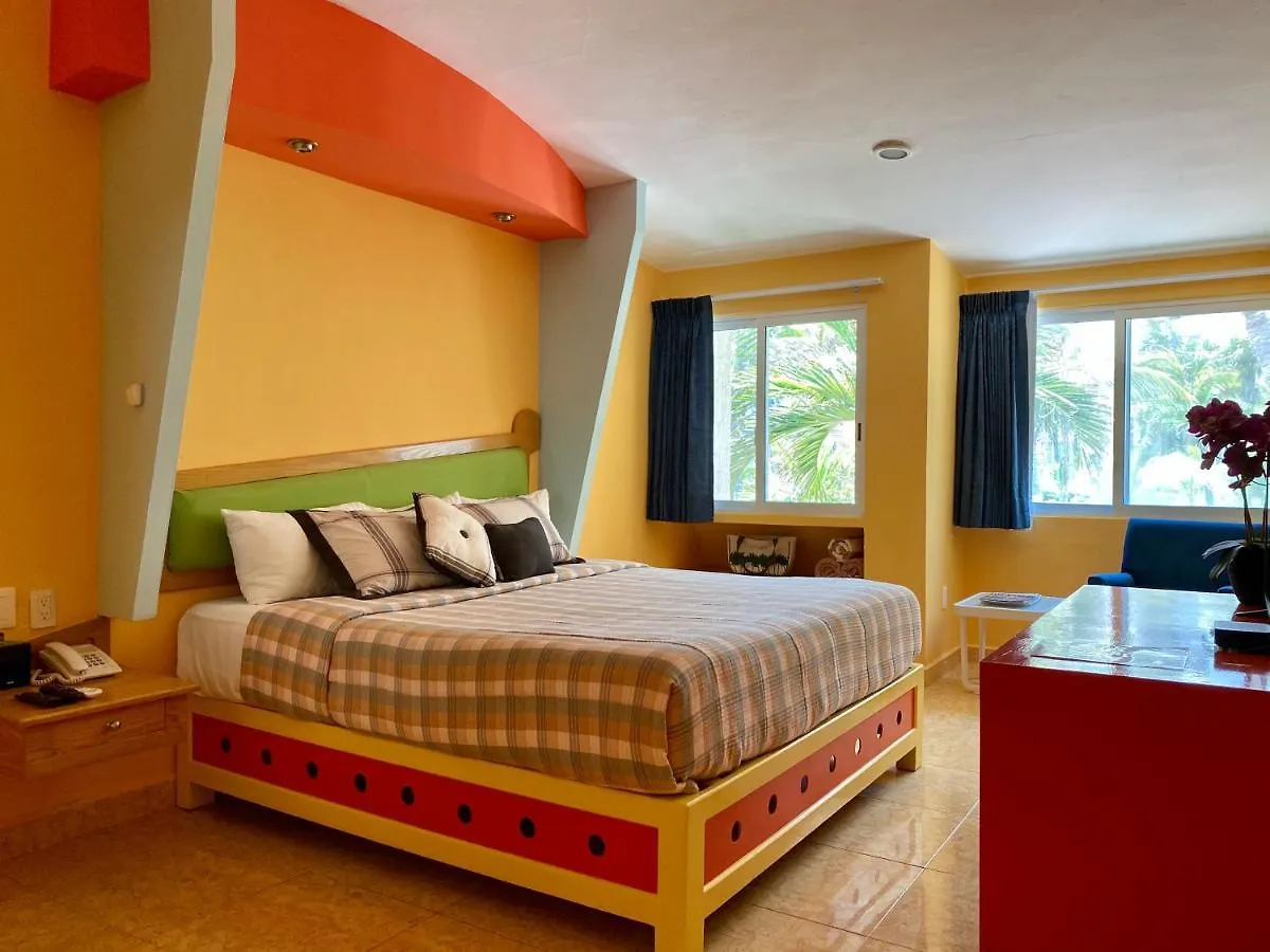 Eight Bedroom Beach House 坎昆