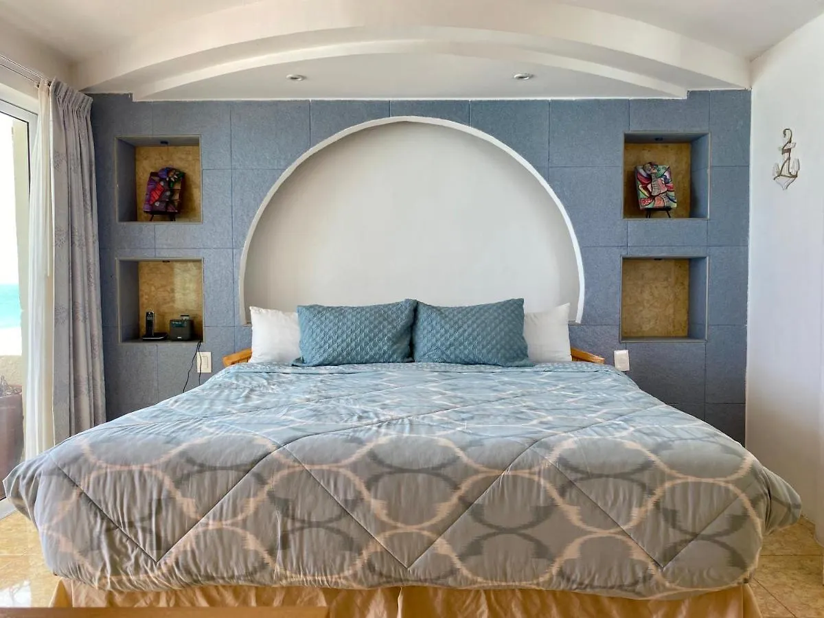 Eight Bedroom Beach House 坎昆 别墅