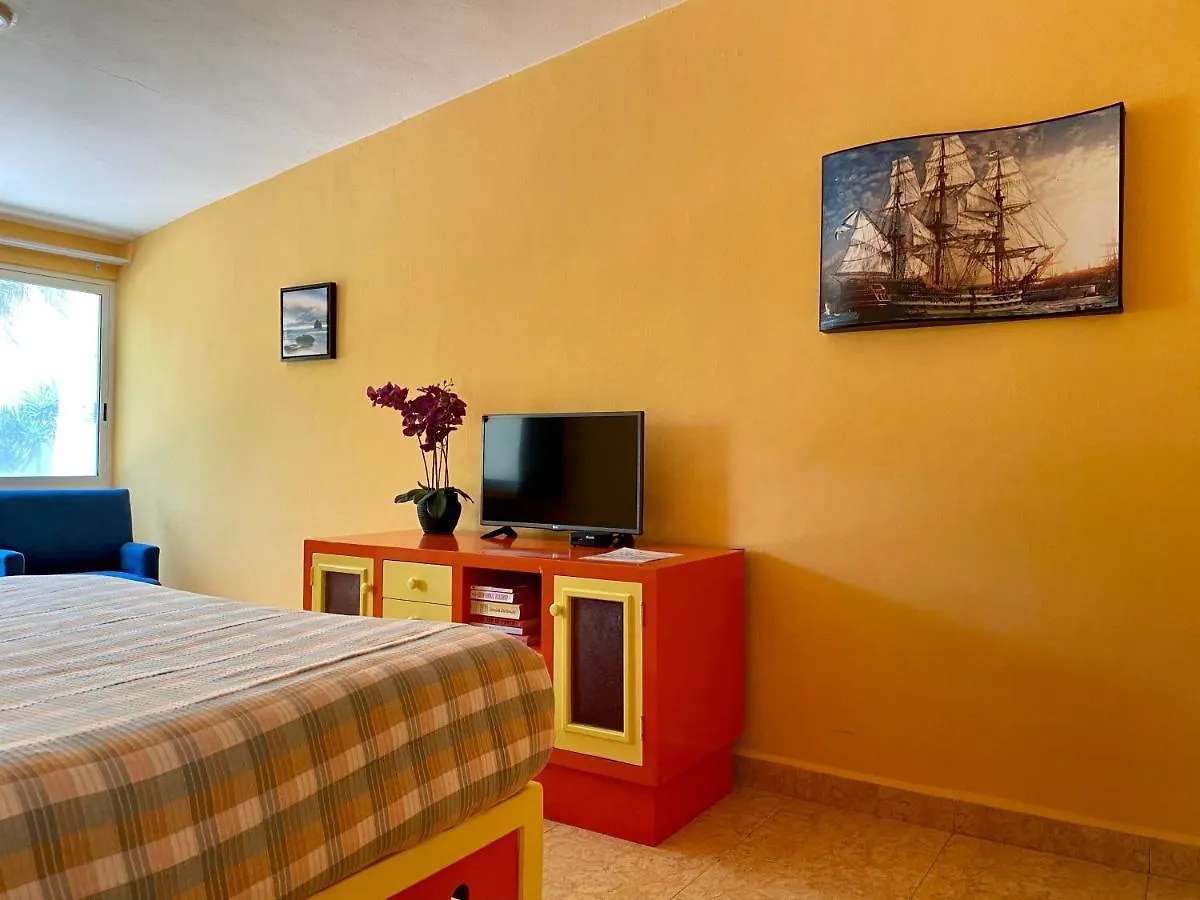 Eight Bedroom Beach House Cancún Villa