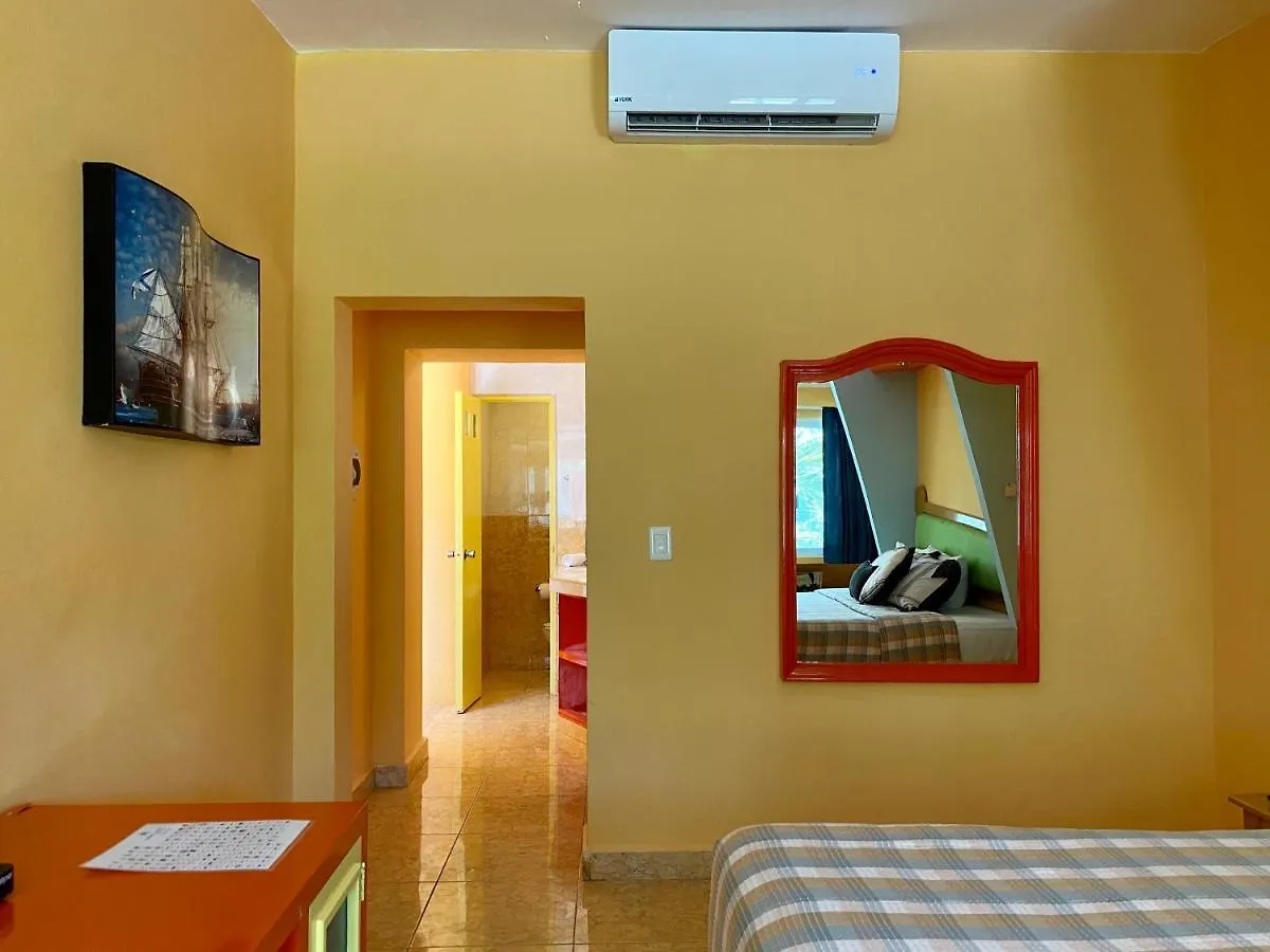 Eight Bedroom Beach House Cancún Villa