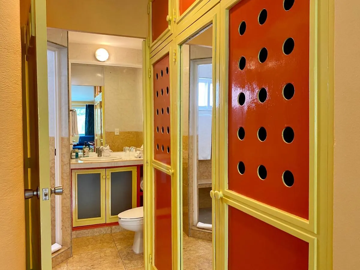 Eight Bedroom Beach House 坎昆