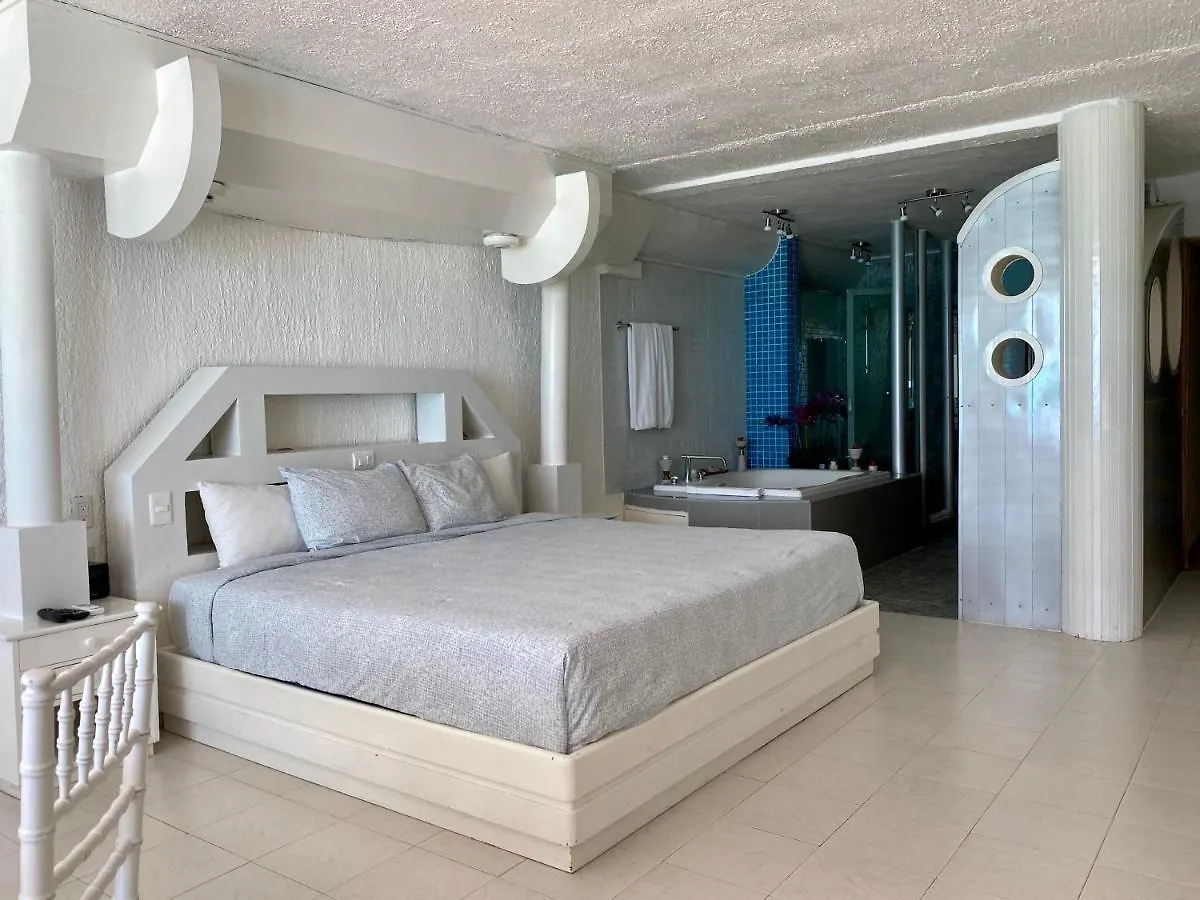 Eight Bedroom Beach House Cancún